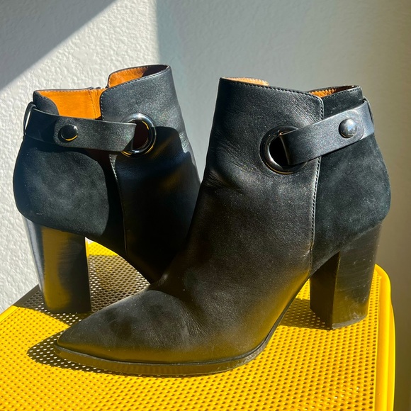 Black leather and suede booties. Size 10 - Picture 2 of 6